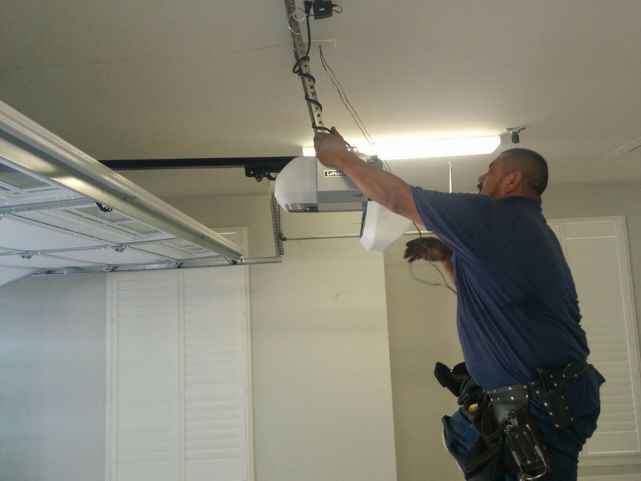 Signs You Need to Replace Your Garage Door Openers